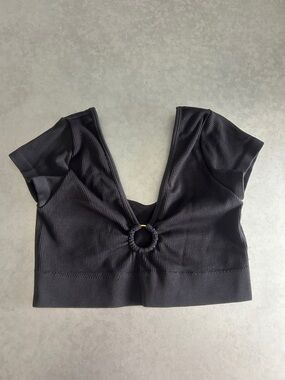 Black Ring-Front Ribbed Crop Top -